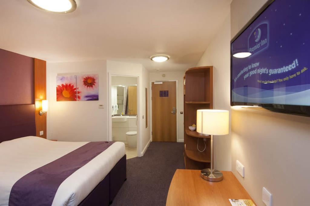 Premier Inn Southampton West Quay Exterior photo