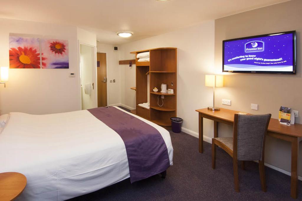 Premier Inn Southampton West Quay Exterior photo