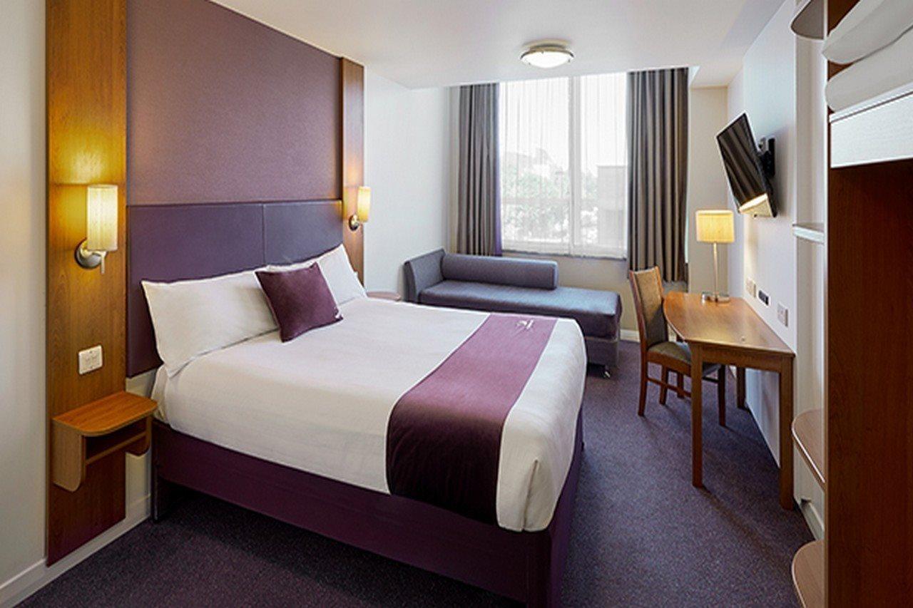 Premier Inn Southampton West Quay Exterior photo