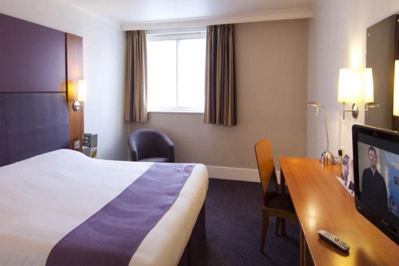 Premier Inn Southampton West Quay Exterior photo